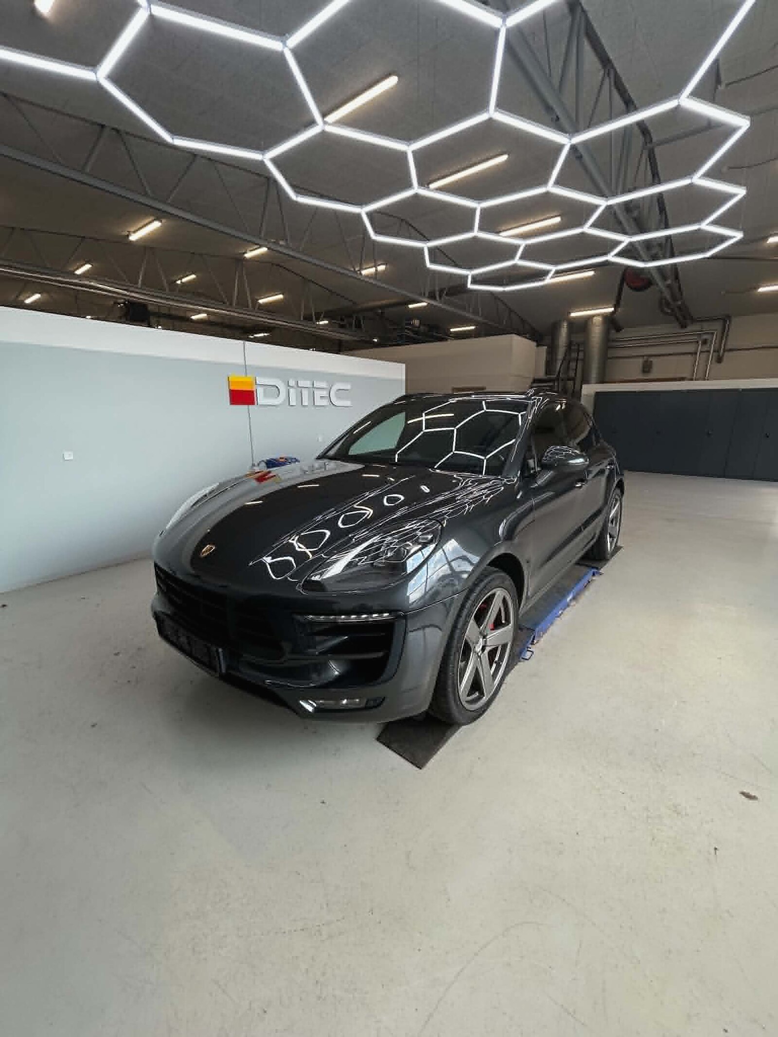 Porsche Macan med nyt coatet lak